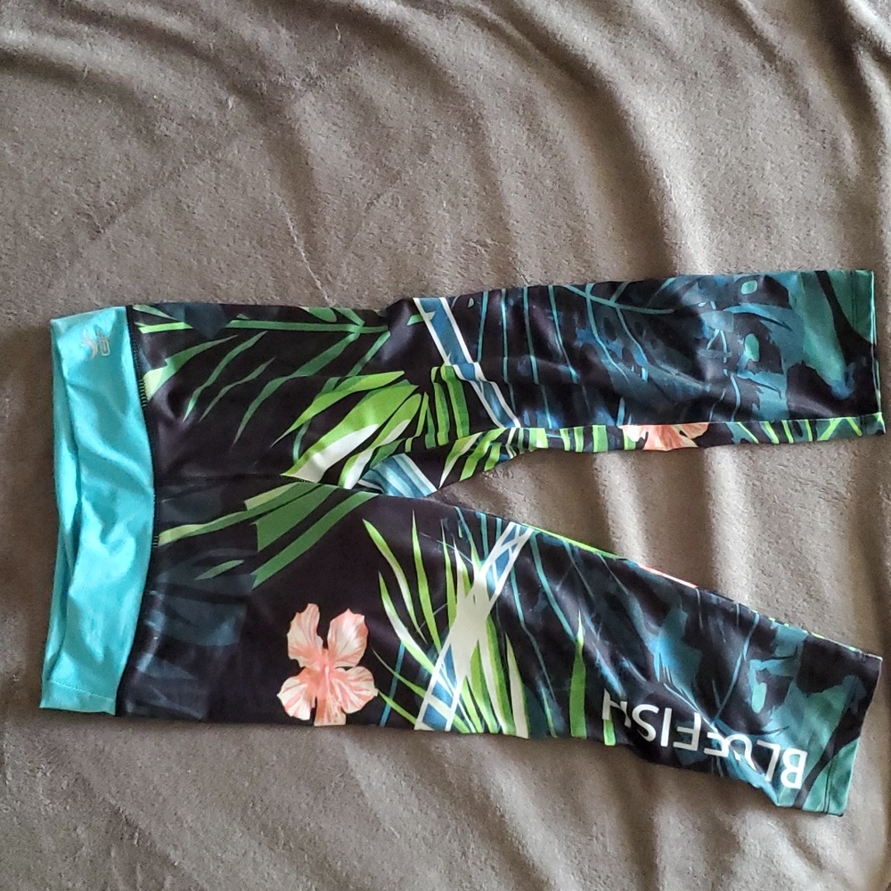 BLUEFISH Sport Athletic Tropical Capri Leggings Black Turquoise Waist Small